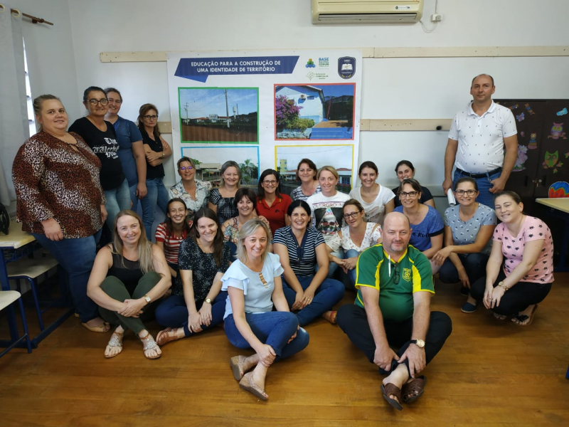 Professores de Nova Candelária reúnem-se para debater sobre a Base Nacional Comum Curricular e novas metodologias de ensino